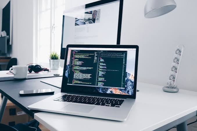 Desktop computer and professional workstation